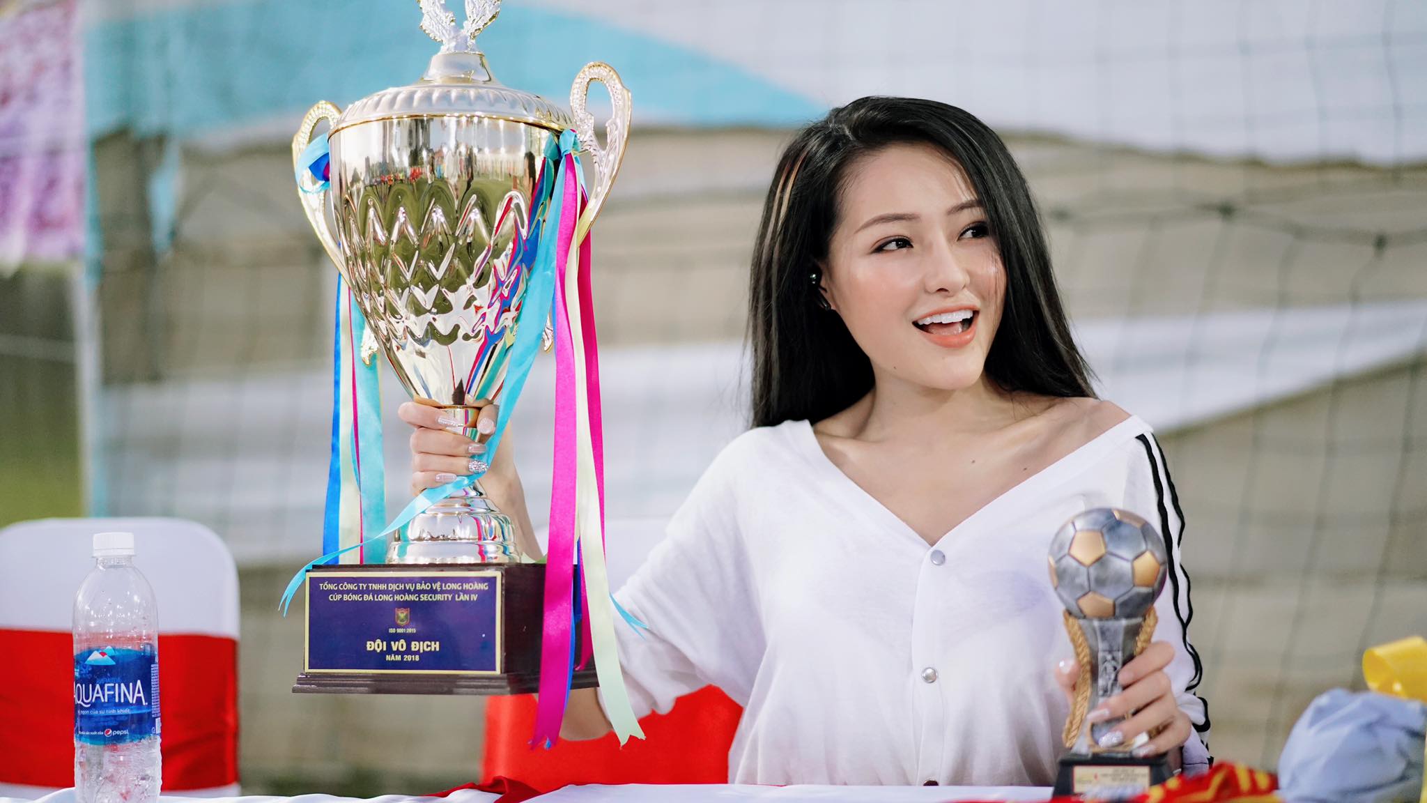 Ngân 98 bán nude ăn mừng ĐT Việt Nam vô địch AFF Suzuki Cup 2018
